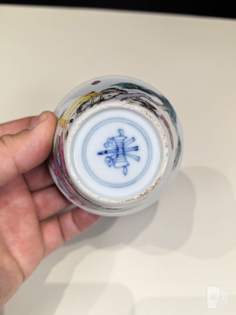 清雍正 粉彩人物马蹄杯 - 图12